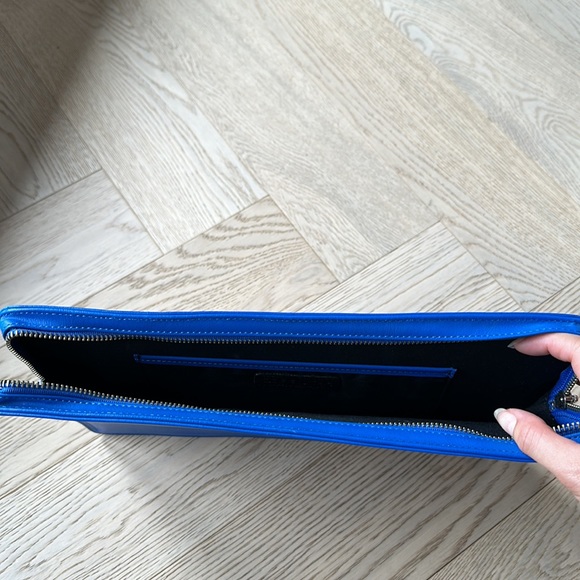 Blue structured clutch - Picture 3 of 3